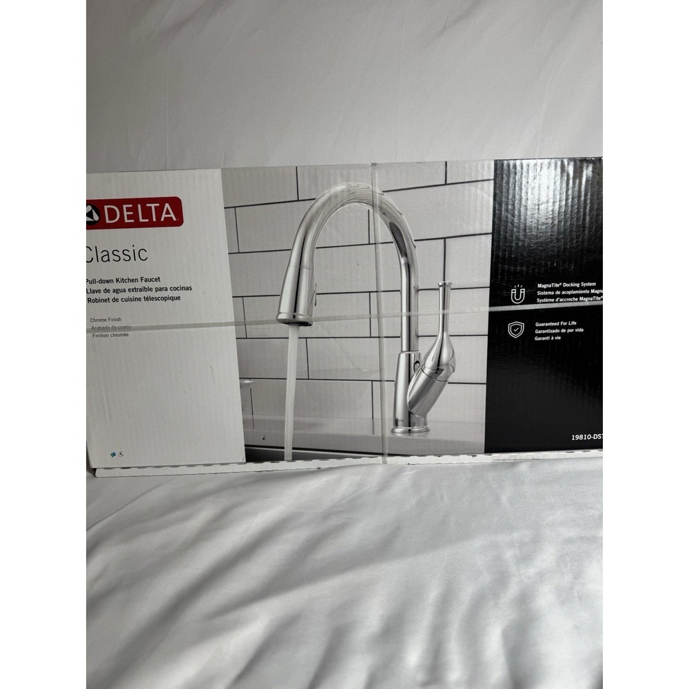 Delta Classic Pulldown Kitchen Faucet 19810-DST Sprayer New
